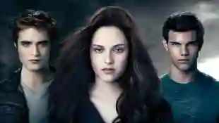 Robert Pattinson, Kristen Stewart y Taylor Lautner en una imagen promocional de la película 'Crepúsculo la saga: Eclipse'