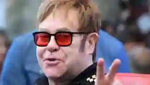 Sir Elton John fue nombrado caballero en 1998
