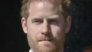 Harry and Meghan at the swimming medals ceremony, Invictus Games Day 7, Düsseldorf, Germany Düsseldorf, Germany, 16th Se