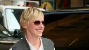 Ellen De Generes arrives at New York s Ed Sullivan Theater to be interveiwed by fellow talk show host David Letterman fo