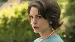 Anne Hathaway USA. Anne Hathaway in a scene from (C)Neon new film: Mothers Instinct (2024). Plot: Alice and Celine live