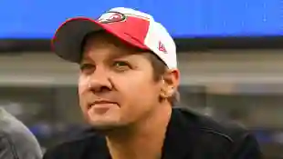 INGLEWOOD, CA - SEPTEMBER 17: Actor Jeremy Renner looks on during the NFL, American Football Herren, USA game between th