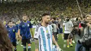 November 21, 2023, Rio de Janeiro, Rio de Janeiro,Brazil, Brazil: Lionel Messi of Argentina leaves the pitch as the matc