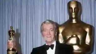 James Stewart (1908-1997) holds his honorary Oscar 25 March 1985 in Hollywood at the 57th Annual Academy Awards