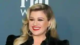 Kelly Clarkson Will Make Sure Her Children Grow Up In A "Stable, Loving Environment," Says Source