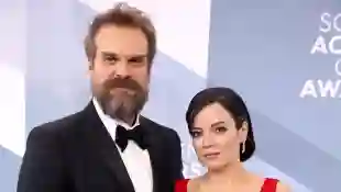 Lily Allen Opens Up About Her First Date With David Harbour