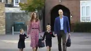 La Princesa Charlotte, Kade Middleton, el Príncipe George y el Príncipe Harry en el primer día de clases 2019