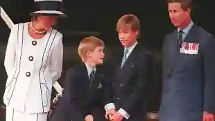La Princesa Diana con el Príncipe Carlos y sus hijos William y Harry en 1995