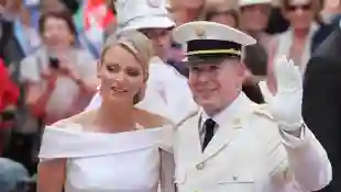 Princesa Charlene y príncipe Alberto de Mónaco en su boda.