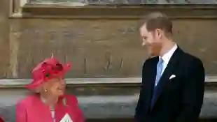 El príncipe Harry y la reina Isabel