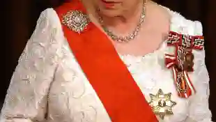 Su Majestad la Reina Isabel II responde a los discursos de bienvenida durante un banquete de Estado en la casa del parlamento. La Reina está en Nueva Zelanda en una visita oficial de cinco días, su décima visita al país.