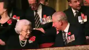 Reina Isabel II y el príncipe Carlos