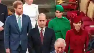 La familia real británica en una ceremonia religiosa