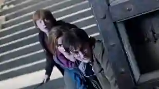 Rupert Grint, Emma Watson y Daniel Radcliffe en una escena de 'Harry Potter y las reliquias de la muerte: Parte 2'