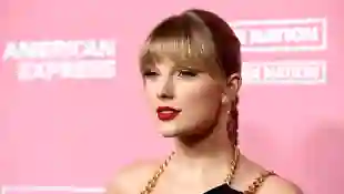 Taylor Swift Calls Out Scooter Braun Again - His Supporters are definition of "Toxic Male Privilege"