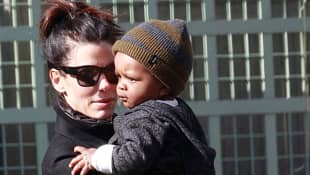 The most adorable photos of Sandra Bullock and her son as a baby