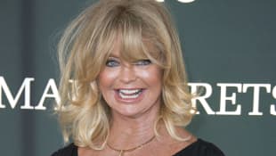 Goldie Hawn Recently Watched Overboard With Kurt Russell In Bed