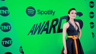 Aislinn Derbez en la alfombra roja de los Spotify Awards