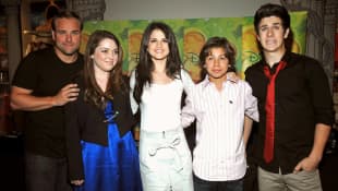 David DeLuise, Selena Gomez, Jennifer Sloane, Jake T. Austin y David Henrie
