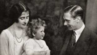 La Reina Madre y el Rey Jorge VI con la Reina Isabel II