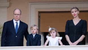 El príncipe Alberto, la princesa Charlene e hijos