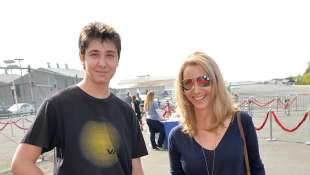 Meet Lisa Kudrow S Son Julian Murray Among the attendees were lisa's fellow cast members of the sitcom friends like matt leblanc, jennifer aniston, and stern's wife lisa valerie kudrow is an american actress, comedian, writer, singer, and producer. meet lisa kudrow s son julian murray