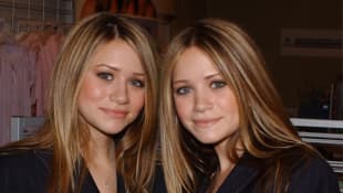 Mary-Kate y Ashley Olsen en 2002