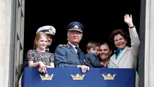 Princess Estelle, Prince Carl Philip, King Carl Gustaf, Prince Oscar, Princess Victoria, Queen Silvia