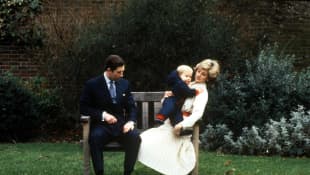 El príncipe Carlos y la princesa Diana con su hijo, el príncipe William