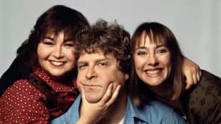 Roseanne Barr, John Goodman, and Laurie Metcalf in 'Roseanne'