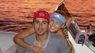 Enrique Iglesias and Anna Kournikova on a yacht