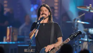 Facts You Didn't Know About Foo Fighters trivia music songs history members Dave Grohl Celebrity Corner with Sarah ALLVIPP video 2021