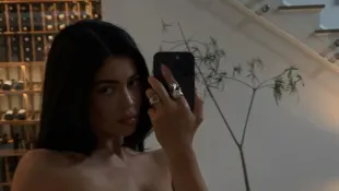 Kylie Jenner shows sexy mirror selfie