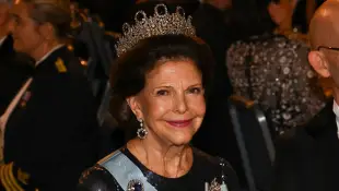 queen silvia christmas tree decorations