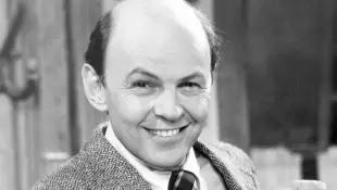 Mork and Mindy Star Conrad Janis Has Died At age 94 Fred McConnell actor cause of death 2022