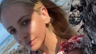 Sarah Michelle Gellar swimsuit hot hot revealing