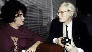 Andy Warhol, Liz Taylor, 1978, Photo by Adam Scull/PHOTOlink/Courtesy Everett Collection (Andy Warhol Liz Taylor04004)AS