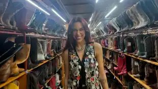 Dua Lipa in knaper shorts