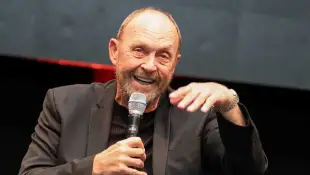 Der US amerikanische Schauspieler John Ashton USA stellt sich auf der Bühne den Fragen der Besuche