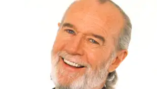 GEORGE CARLIN: BACK IN TOWN, George Carlin, 1996 Courtesy Everett Collection !ACHTUNG AUFNAHMEDATUM GESCHÄTZT! PUBLICATI