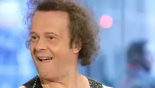 THE TODAY SHOW, Richard Simmons shares exercise tips with school children, (aired February 8, 2007), 1952-, photo: Virgi