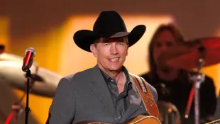George Strait performing at the ACM Awards, 2004. ph: Ron Wolfson / Everett Collection (George Strait)RWFA004 UW333 PUBL