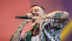 10.09.2023, xlakx, Entertainment Musik, Lollapalooza Berlin emspor, v.l.Der Sänger Macklemore steht beim Lollapalooza Fe