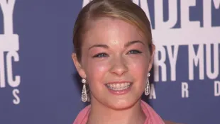 at the 2002 Academy of Country Music Awards, Universal Amphitheater, Universal City, 05-22-02 Leann Rimes at the 2002 Ac