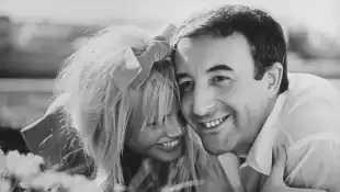 Peter  Sellers  and  wife  at  home.Allan  Grant/The  LIFE  Picture  CollectionSpecial  Instruct