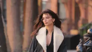 Emily Ratajkowski is seen walking her dog Colombo in New York City Featuring: Emily Ratajkowski Where: New York, New Yor