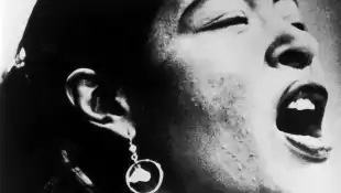 BILLIE HOLIDAY (1915-1959). American singer. Photograph, 1940s. PUBLICATIONxNOTxINxUSAxCANxUKxFRAxESPxJPN Copyright: xGR
