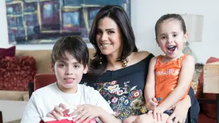 Luz Elena González y sus hijos