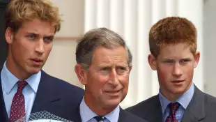 El Príncipe Carlos con sus hijos William y Harry