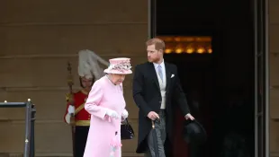 Reina Isabel y el príncipe Harry